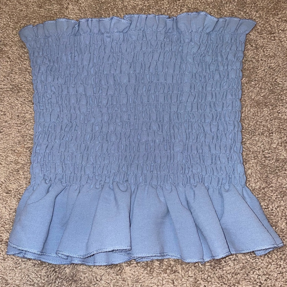 Blue American eagle XS tube top with the cutest ruffle on the bottom